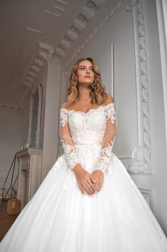 Olivia Bottega Elizabett Deco #20 frontface vertical cropped thumbnail