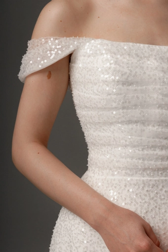 Olivia Bottega Elu #6 frontface vertical cropped thumbnail