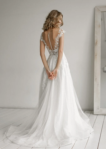 Olivia Bottega Enn #12 backface vertical thumbnail