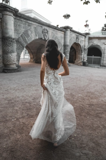 Olivia Bottega Enn #11 backface vertical thumbnail