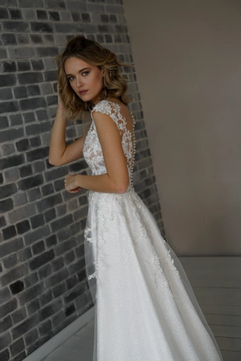 Olivia Bottega Enn #21 vertical cropped thumbnail