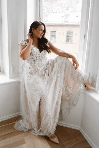 Olivia Bottega Enn #7 frontface vertical thumbnail