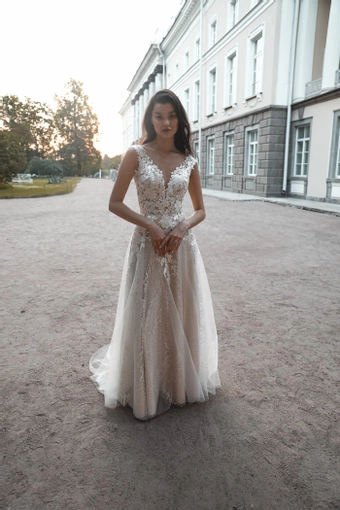 Olivia Bottega Enn #4 frontface vertical thumbnail