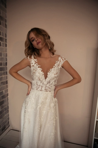 Olivia Bottega Enn #14 frontface vertical cropped thumbnail