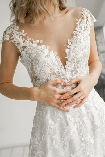 Olivia Bottega Enn #17 frontface vertical cropped thumbnail