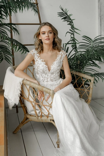 Olivia Bottega Enn #15 frontface vertical cropped thumbnail