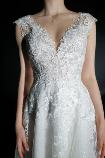 Olivia Bottega Enn #18 frontface vertical cropped thumbnail