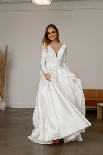 Olivia Bottega Ester Long Sleeves #1 frontface vertical thumbnail