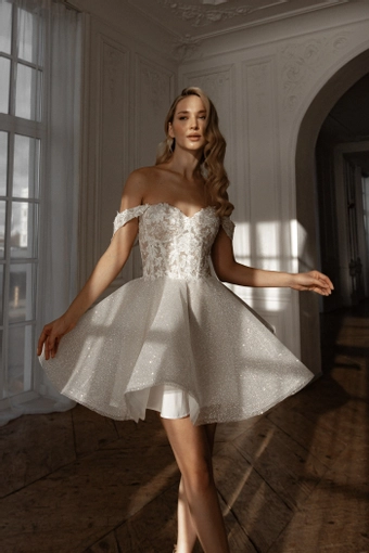 Olivia Bottega Evelyn #7 frontface vertical cropped thumbnail