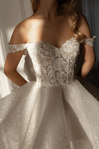 Olivia Bottega Evelyn #6 frontface vertical cropped thumbnail