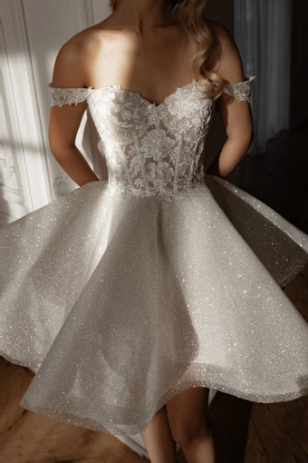 Olivia Bottega Evelyn #4 frontface vertical cropped thumbnail