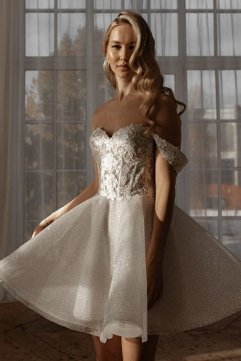 Olivia Bottega Evelyn #5 frontface vertical cropped thumbnail