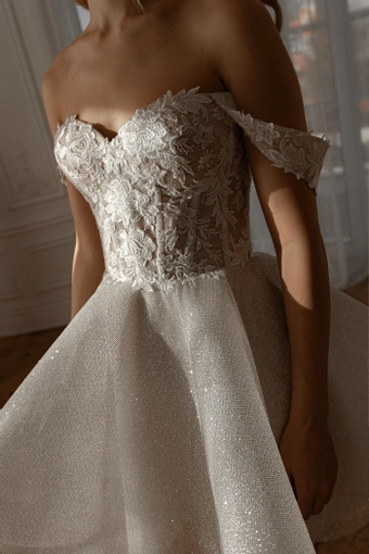 Olivia Bottega Evelyn #8 frontface vertical cropped thumbnail