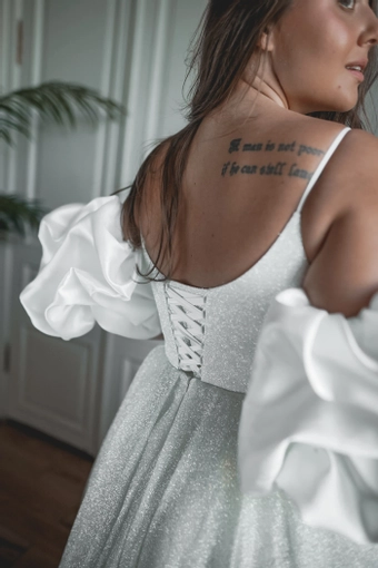 Olivia Bottega Heist #31 backface vertical cropped thumbnail