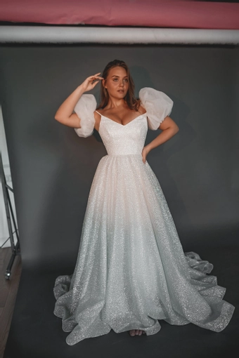 Olivia Bottega Heist #17 frontface vertical thumbnail