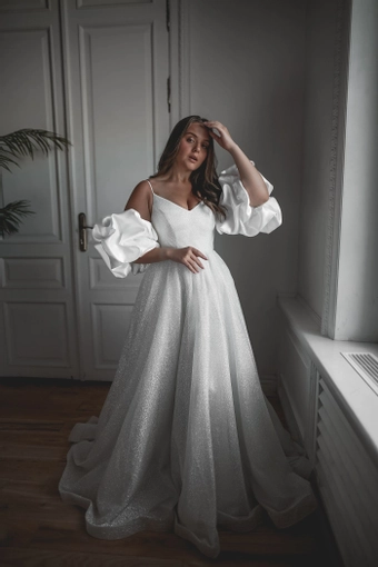 Olivia Bottega Heist #18 frontface vertical thumbnail