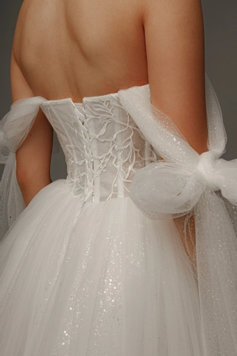 Olivia Bottega Helena #21 backface vertical cropped thumbnail