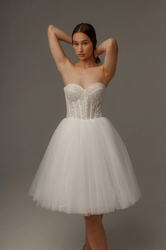 Olivia Bottega Helena #5 frontface vertical thumbnail