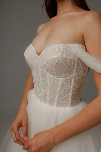 Olivia Bottega Helena #13 frontface vertical cropped thumbnail