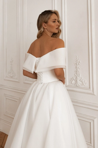 Olivia Bottega Hellebore #17 backface vertical cropped thumbnail