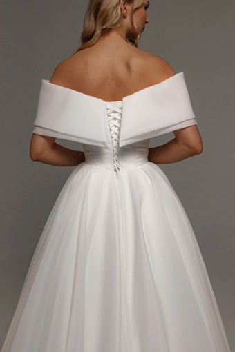 Olivia Bottega Hellebore #16 backface vertical cropped thumbnail