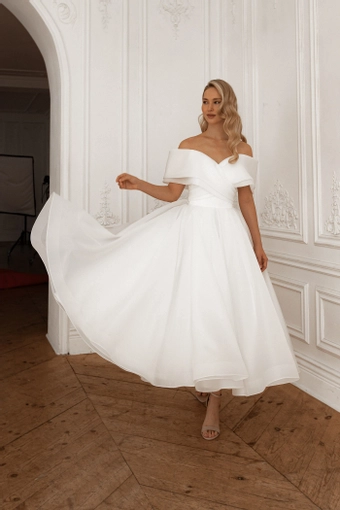 Olivia Bottega Hellebore #3 frontface vertical thumbnail