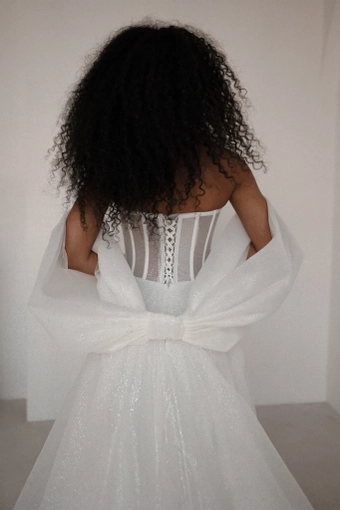 Olivia Bottega Hennie #19 backface vertical cropped thumbnail