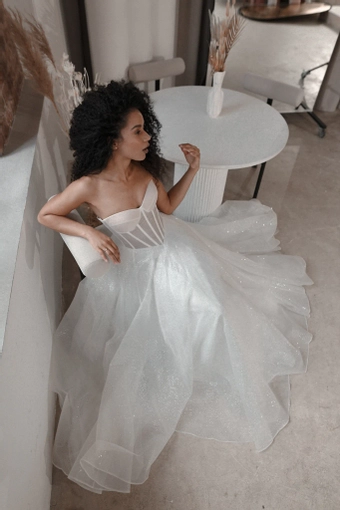 Olivia Bottega Hennie #1 frontface vertical thumbnail