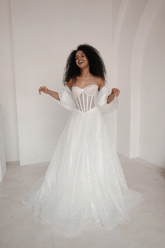 Olivia Bottega Hennie #4 frontface vertical thumbnail