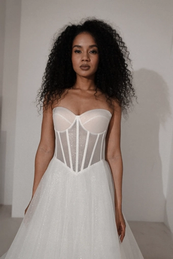 Olivia Bottega Hennie #12 frontface vertical cropped thumbnail