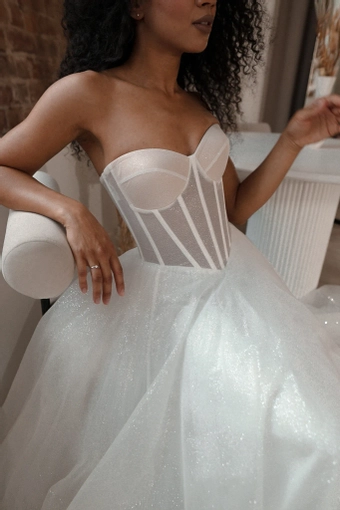 Olivia Bottega Hennie #15 frontface vertical cropped thumbnail