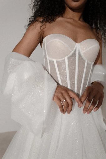 Olivia Bottega Hennie #13 frontface vertical cropped thumbnail