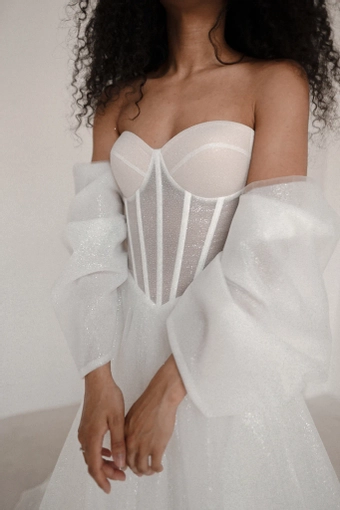 Olivia Bottega Hennie #14 frontface vertical cropped thumbnail