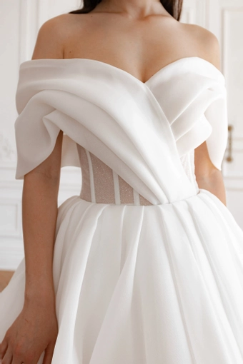 Olivia Bottega Inali #15 frontface vertical cropped thumbnail