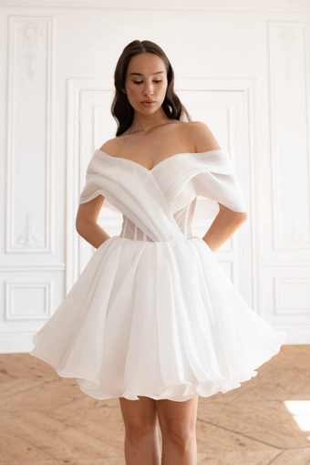 Olivia Bottega Inali #1 frontface vertical thumbnail