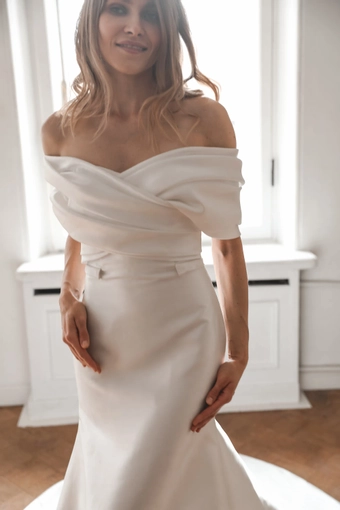 Olivia Bottega Jacqueline 2 in 1 #16 frontface vertical cropped thumbnail