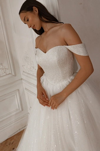 Olivia Bottega Jane #11 frontface vertical cropped thumbnail