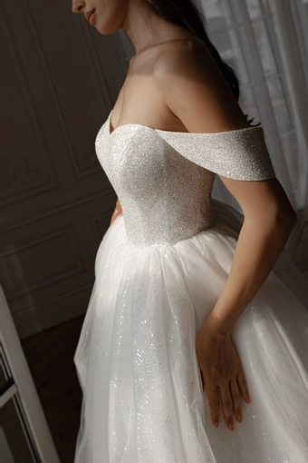 Olivia Bottega Jane #14 frontface vertical cropped thumbnail