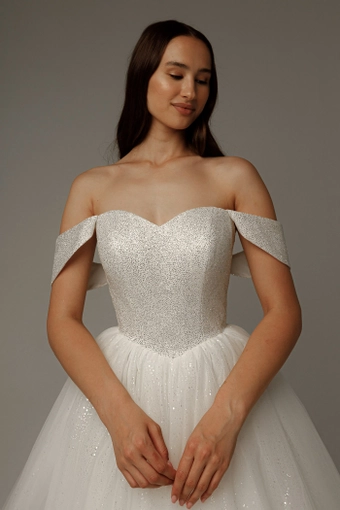 Olivia Bottega Jane #15 frontface vertical cropped thumbnail