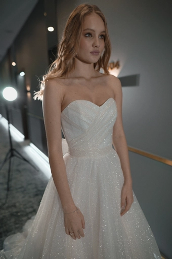 Olivia Bottega Kerstin #9 frontface vertical cropped thumbnail