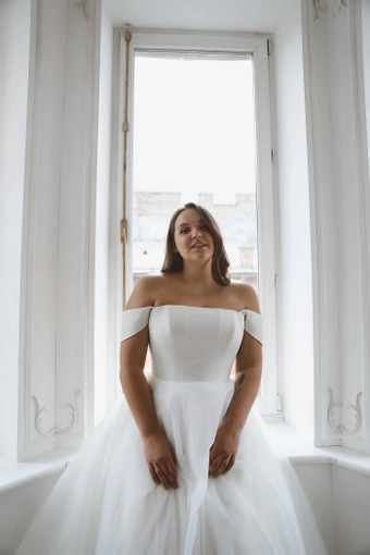 Olivia Bottega Klouzi Wide Straps #10 frontface vertical cropped thumbnail