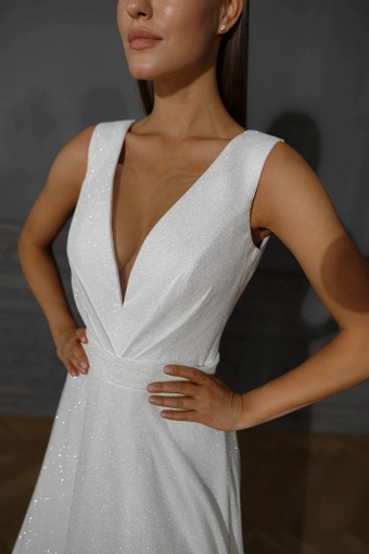 Olivia Bottega Kossy Glitter #8 frontface vertical cropped thumbnail