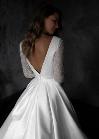 Olivia Bottega Koussindy #22 backface vertical cropped thumbnail