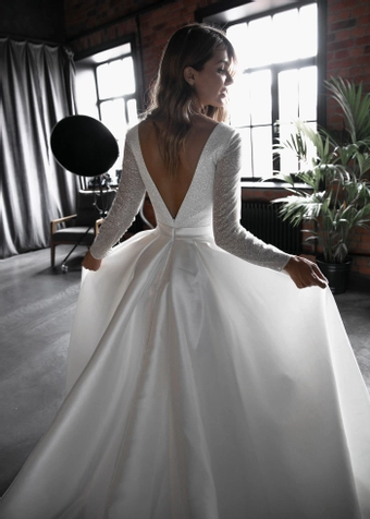 Olivia Bottega Koussindy #23 backface vertical cropped thumbnail