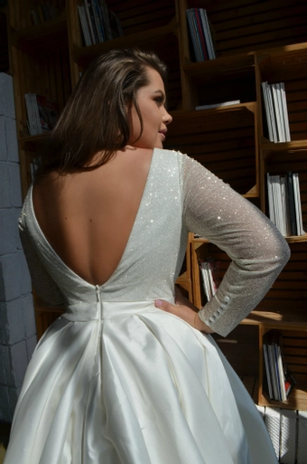 Olivia Bottega Koussindy #19 backface vertical cropped thumbnail