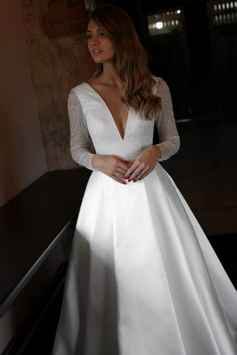 Olivia Bottega Koussindy #12 frontface vertical cropped thumbnail