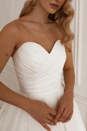 Olivia Bottega Lamia #9 frontface vertical cropped thumbnail