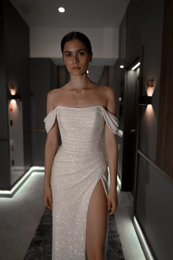 Olivia Bottega Lovisa #19 frontface vertical cropped thumbnail