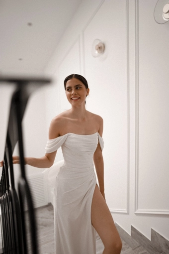 Olivia Bottega Lovisa #21 frontface vertical cropped thumbnail