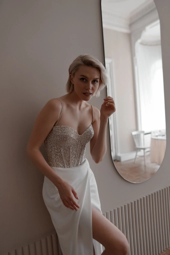 Olivia Bottega Madonna #12 frontface vertical cropped thumbnail